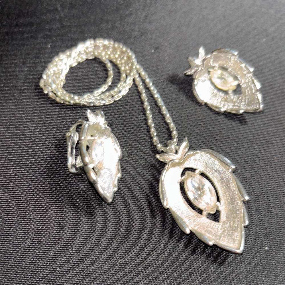 Vtg Sarah Coventry Leaf Jewelry Set – Reversible Necklace & Rhinestone Earrings